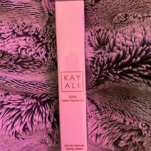 Kayali Eden Sweet Peach 35 Eau de Parfum Travel Spray 10mL